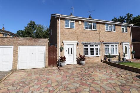 Farnborough, GU14 - property photo