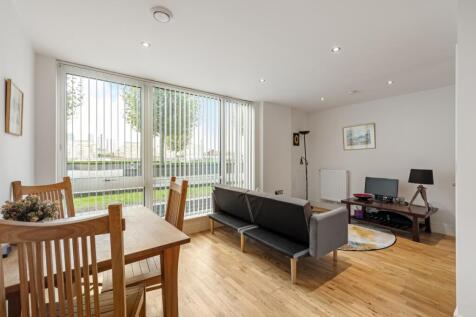 London, SE10 - property photo