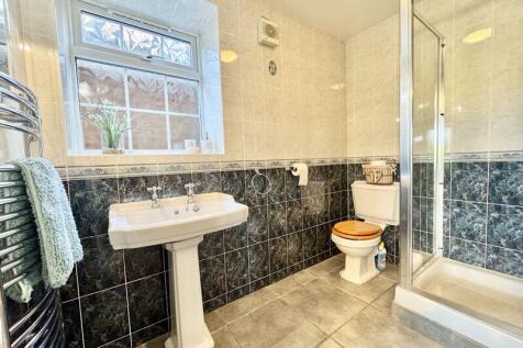 en suite ground floor