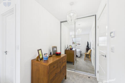 CAM03218G0-PR0689-STILL016