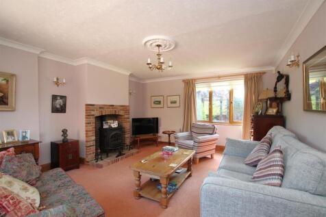 Living Room - N1.JPG