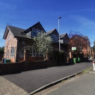 2-bed flat on Hart Road, Fallowfield, M14 7BB, £1,200/mo