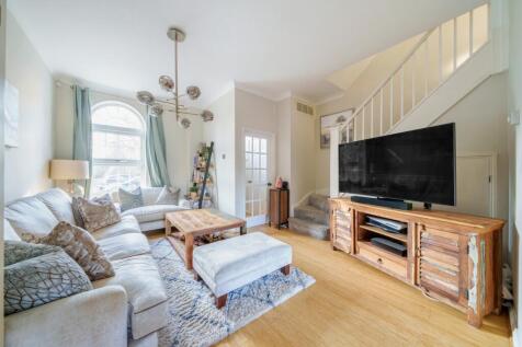 Belgrave Close, Walton-On-Thames, KT12 photo 3
