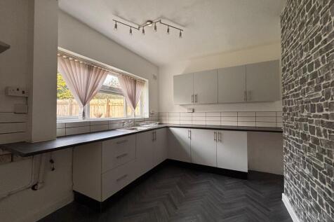 Evesham Crescent, Walsall, WS3 photo 5