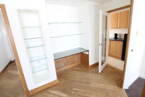 Dallow Road, Luton, Bedfordshire, LU1 photo 4