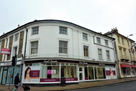 1-bed flat on Jewry Street, £1,000/mo
