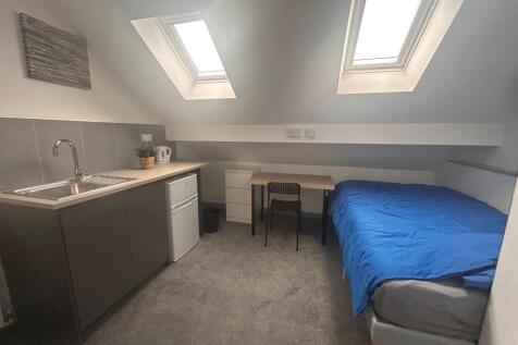 Bright loft room with kitchenette and desk...