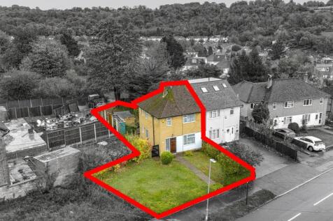 thumbnail_32 Gayhurst Road, HP13 7XR Drone-1.jpg