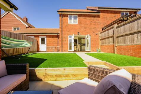 9 Wren Grove, Havant-Small-PorticoMarketing-SoldBy