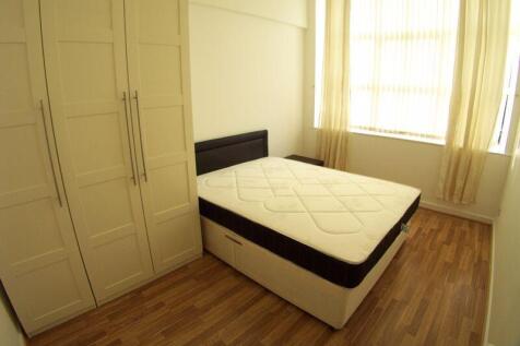 Queens Walk, Ealing photo 4