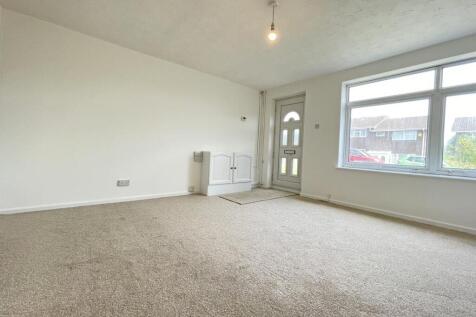 Rigdale Close 105 - Living Room Three.jpg