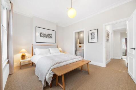 Prinicpal Bedroom (2).JPG