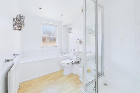 Bathroom 2.jpg