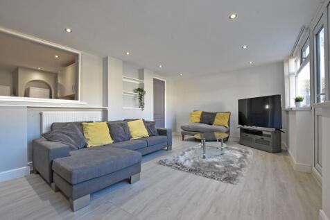 5-bed terraced on Forsythia Gardens, Dunkirk NG7, £3,250/mo
