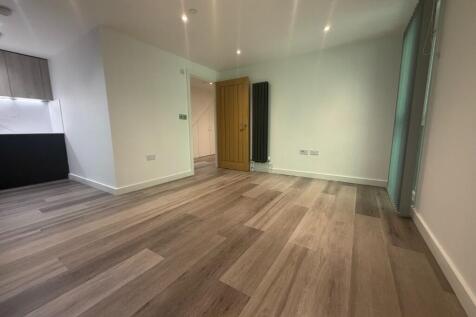 Green Lane, Bagshot, Surrey, GU19 photo 4