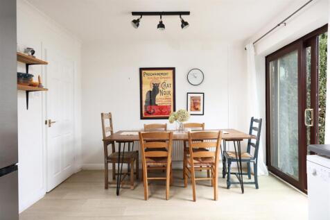 7 Niebull Close 4.JPG