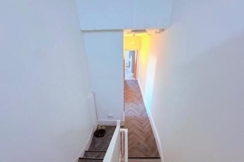 8aqueenstreet5.jpg