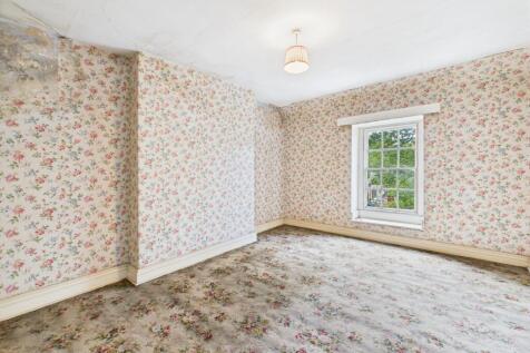 CAM04201G0-PR0094-STILL001