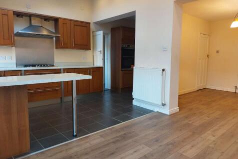 Cricklade Road, Swindon, Wiltshire photo 4