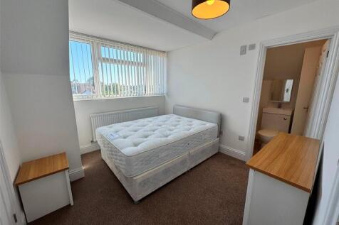 Upper Brighton Road, Sompting, Lancing, West Sussex, BN15 photo 4