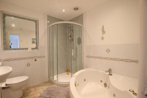Available SEPT 2027 2 Rooms  Wallcroft Close photo 4