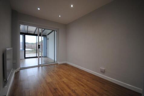 Braemar Drive, LS25 photo 4