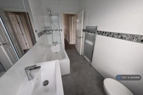 Bathroom 1b