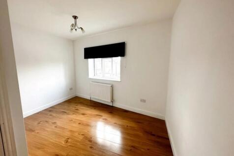 Old Mill Parade Victoria Road, Essex,  RM1 2HU, UK photo 3