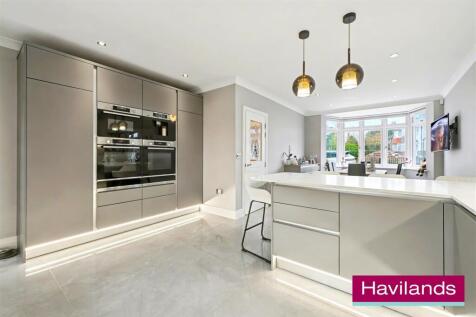 Cranleigh Gardens N21 1DR-18.jpg