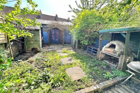 REAR GARDEN.jpg