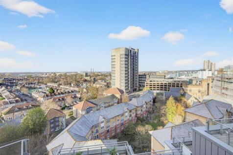 To Let  3 Bedroom Flat Balcony CR0  www.islingtonp