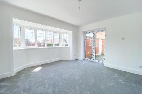 Living Room 001.jpg