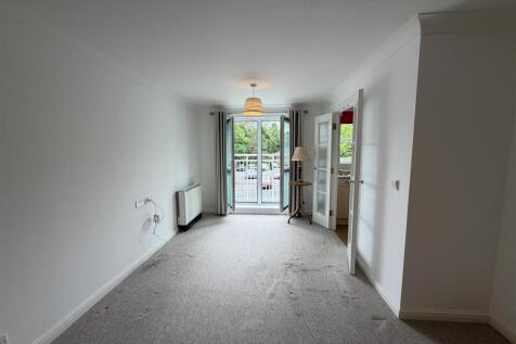 Living/Dining Area