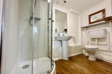 Annexe Shower Room.jpg