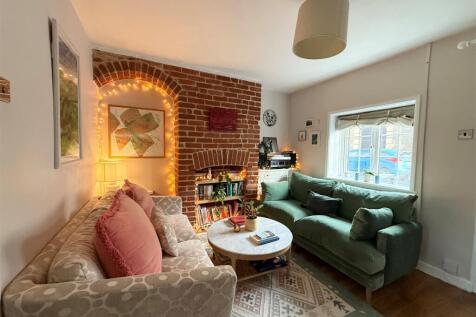 Living Room 2.jpg