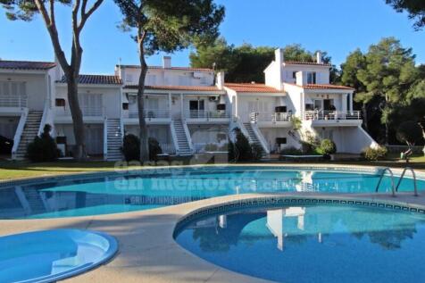 Licensed flat with pool in Addaia