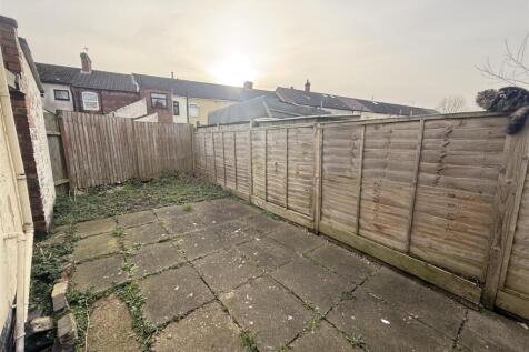 Victoria Crescent, Staffordshire, Burton upon Trent, DE14 photo 4