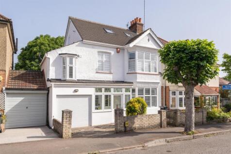 Reydon Avenue, E11