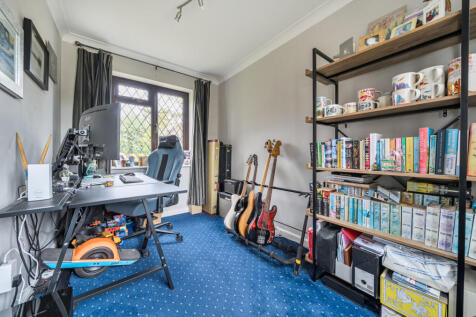 1344706-9-68b6dbd...