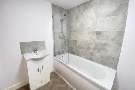 BATHROOM .jpeg