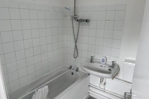 Drovers Croft 47 Bathroom.JPG