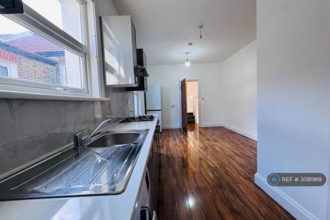 Caulfield Road, London, E6 photo 4