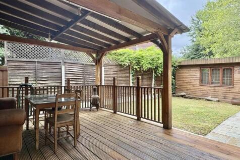 Jade Close, E16 For Sale By Barrain London Estate 