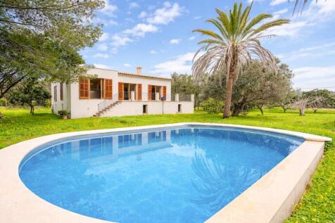 Brand-new villa with pool and holiday rental license in Pollensa.