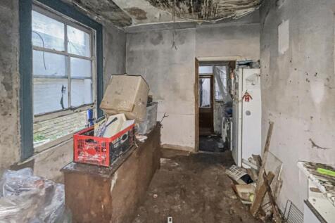 16 Strathville Road, Earlsfield, London, SW18 4QZ