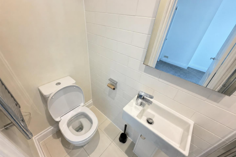 Flat 2 Regent Gate - Shower.png