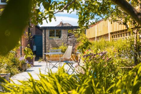 54 The Priory, externals-9.jpg