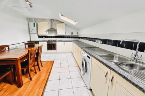 Roberts Place, DAGENHAM, RM10 8SN photo 3