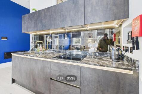 Kitchen &amp; Living area