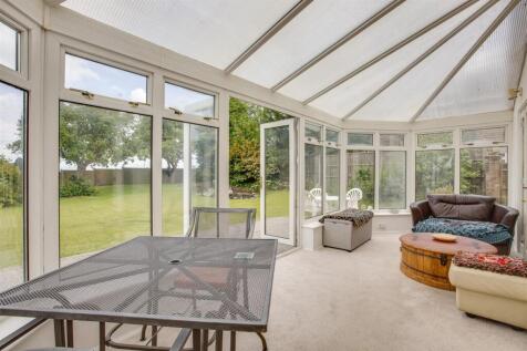 2 Mayflower Close, HP17 8QH-3.jpg